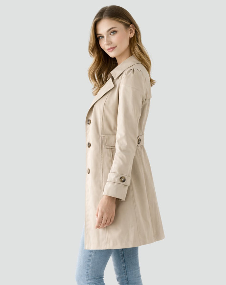 Freja | Elegant Lang Trenchcoat Med Revers